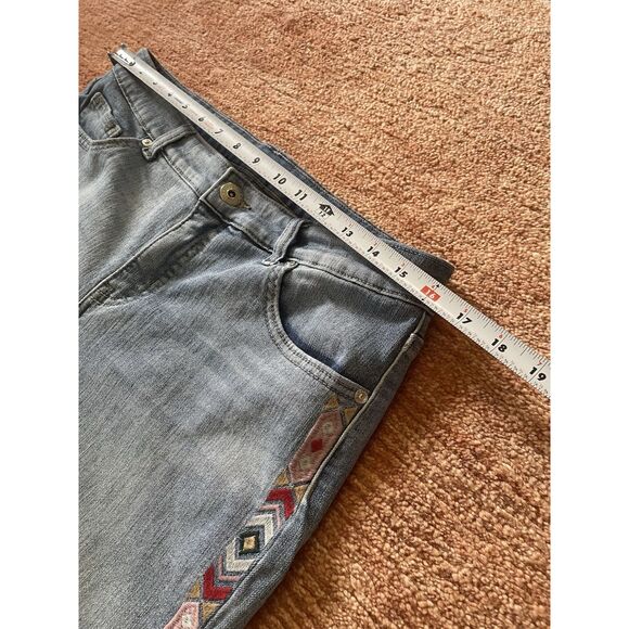 Style & Co Bermuda Jean Shorts Size 10 Blue Denim Fringe Hem Embroidered Trim - Picture 4 of 8